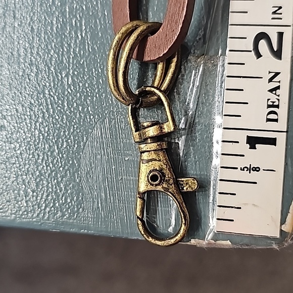 Belt chain style, brass rings. Very adjustable. Excellent condition and quality. - Picture 7 of 7